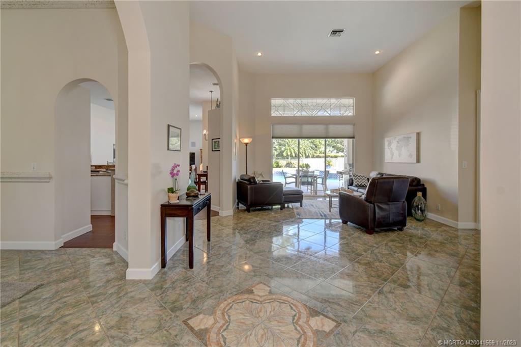 2554 SW Mayacoo Way