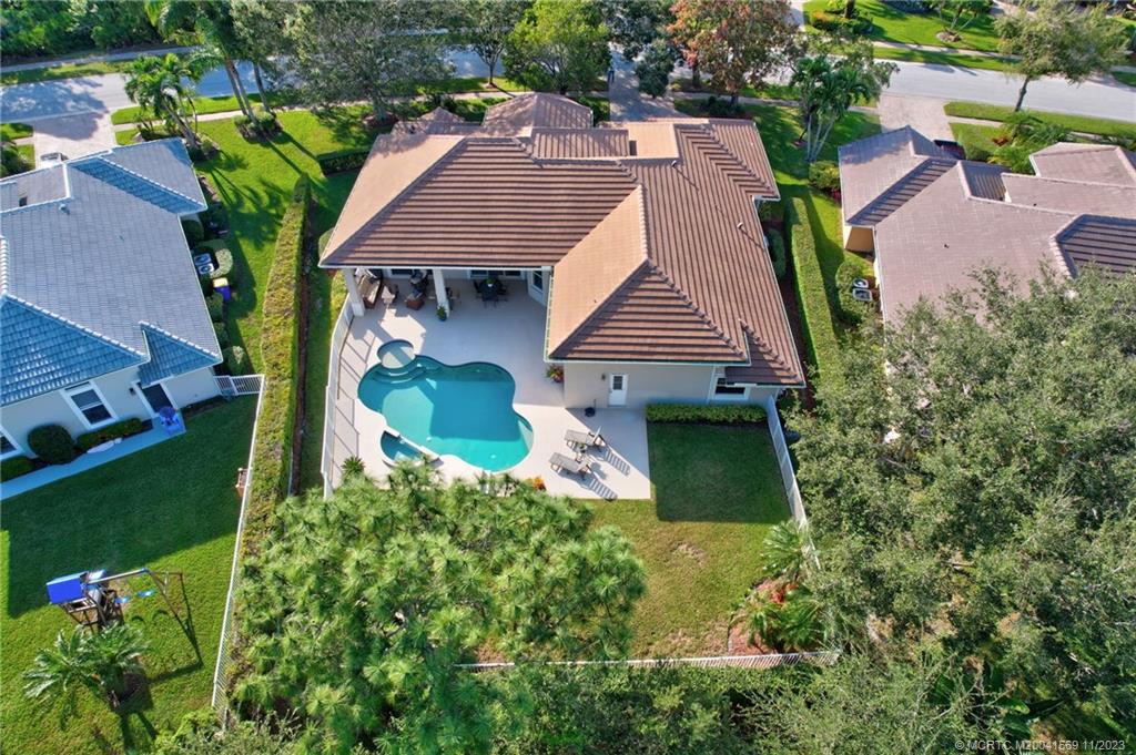 2554 SW Mayacoo Way