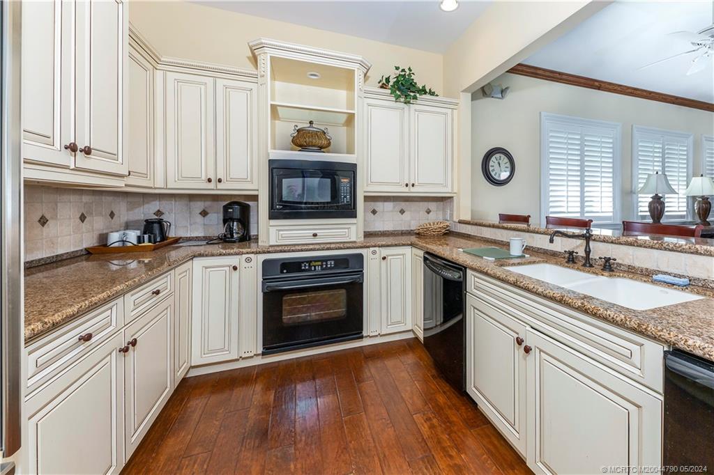 911 SE Willoughby Trace 5-4