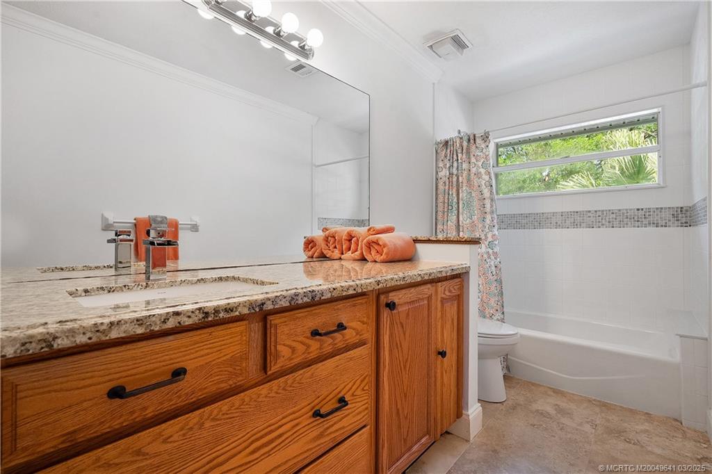 648 SE Pin Oak Terrace