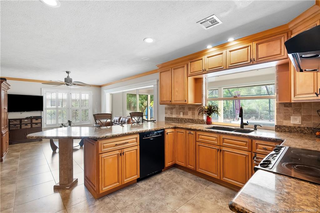 648 SE Pin Oak Terrace