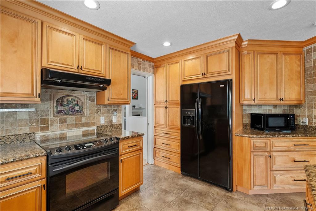 648 SE Pin Oak Terrace