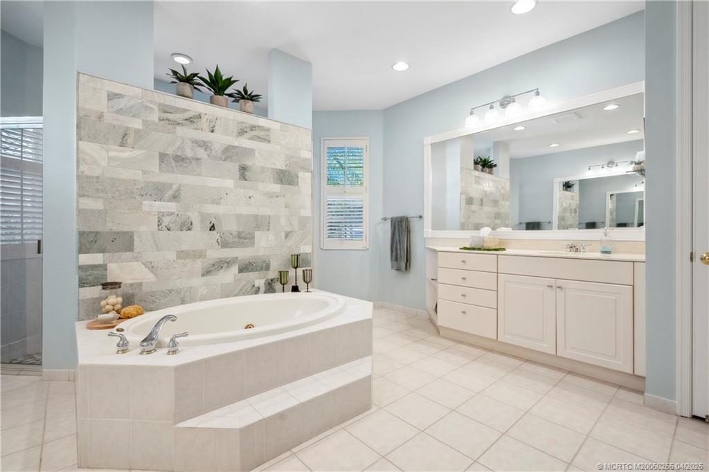 4473 SW Long Bay Drive