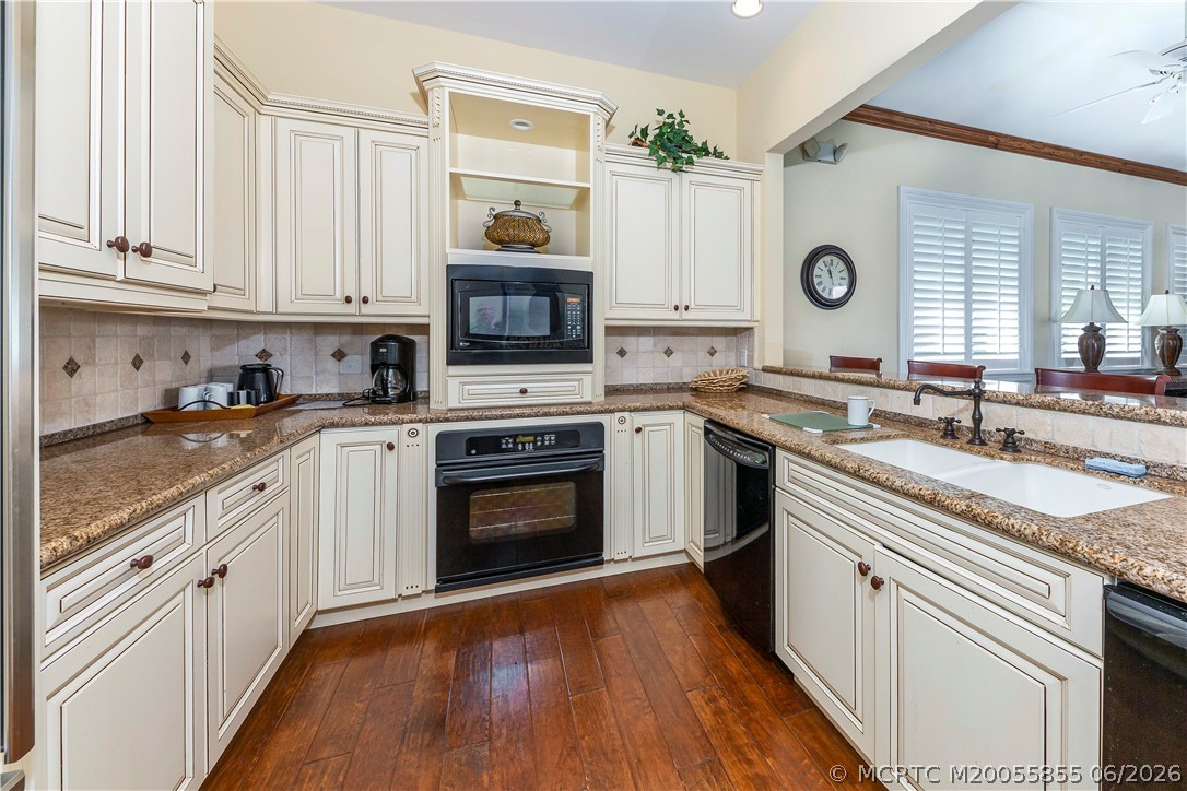 939 SE Willoughby Trace 4-5