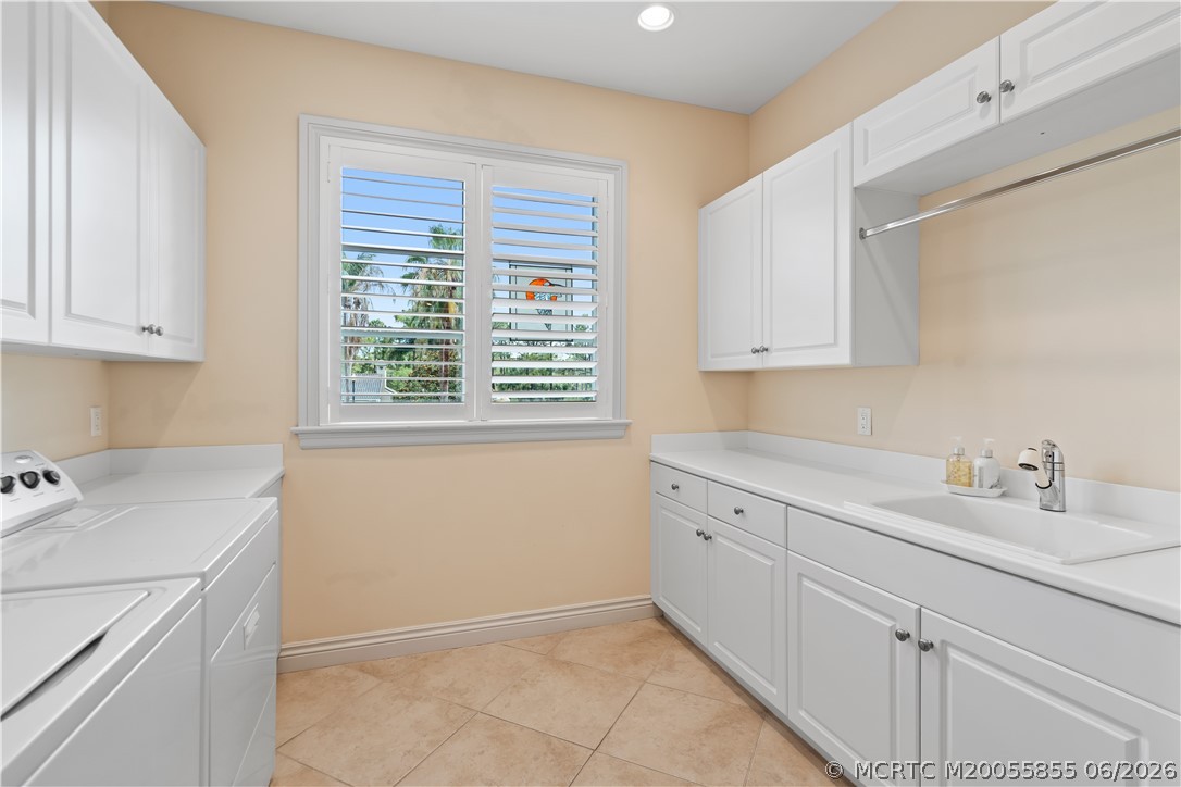 939 SE Willoughby Trace 4-5