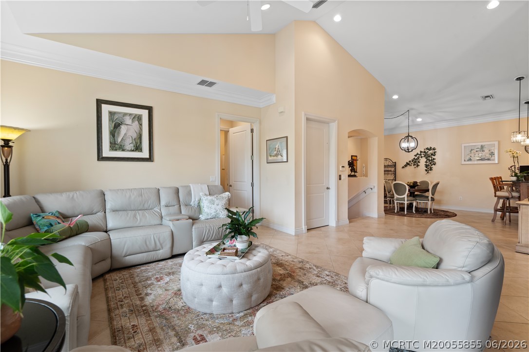 939 SE Willoughby Trace 4-5