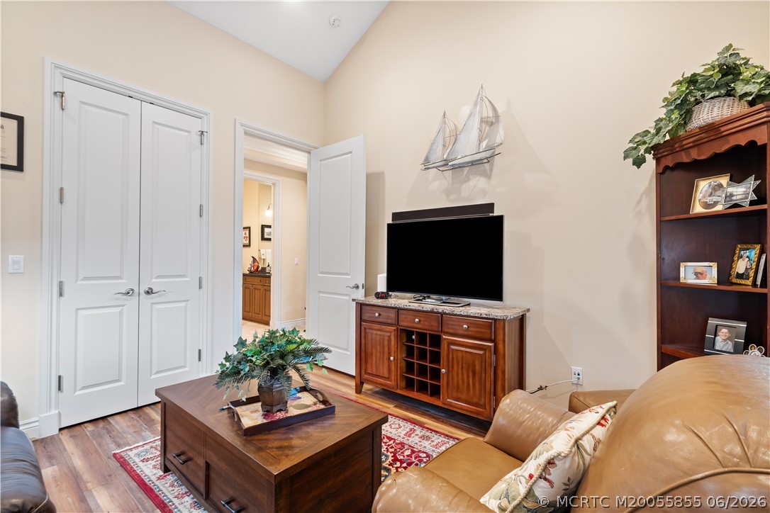 939 SE Willoughby Trace 4-5
