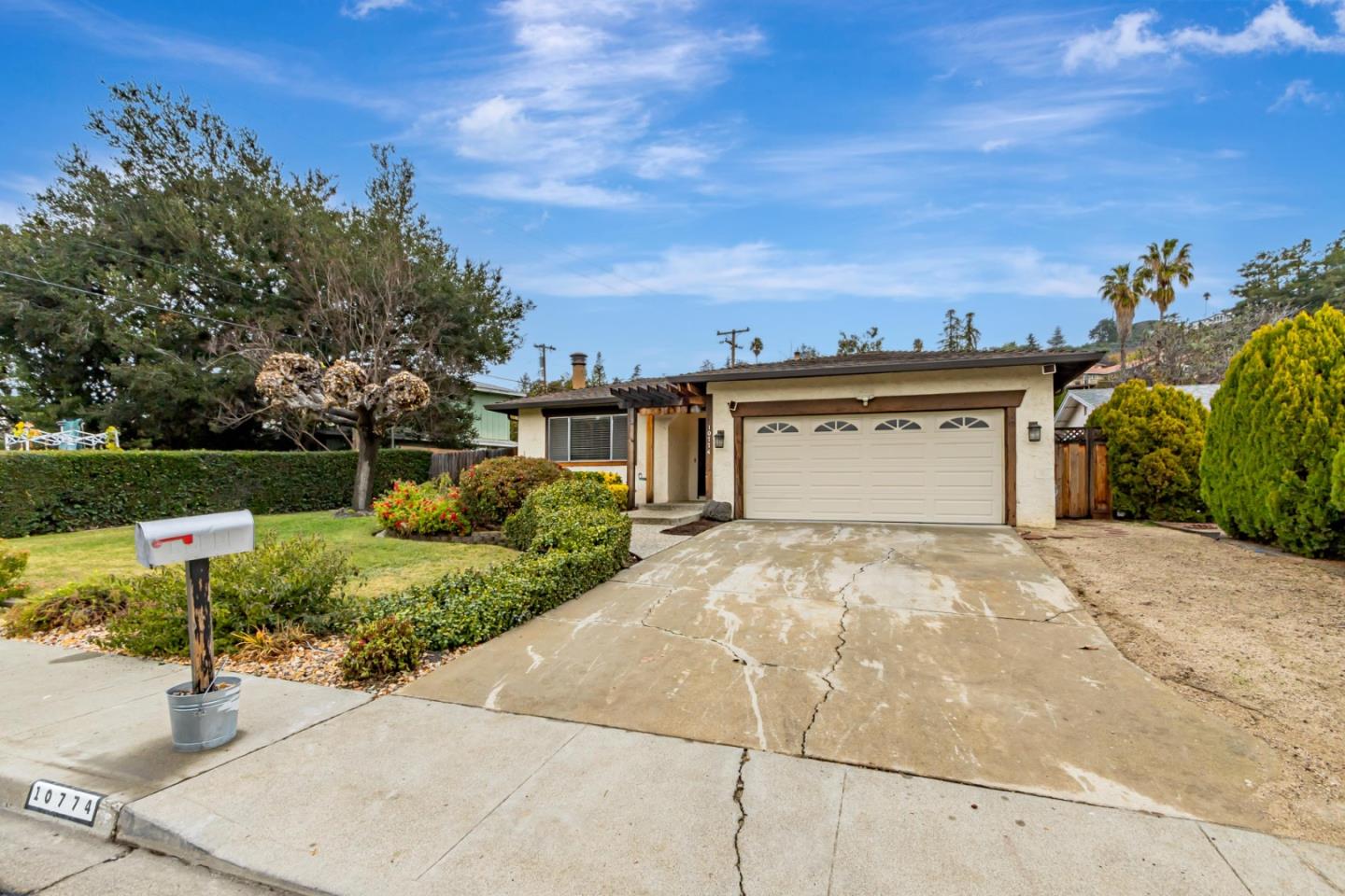 10774 Porter LN