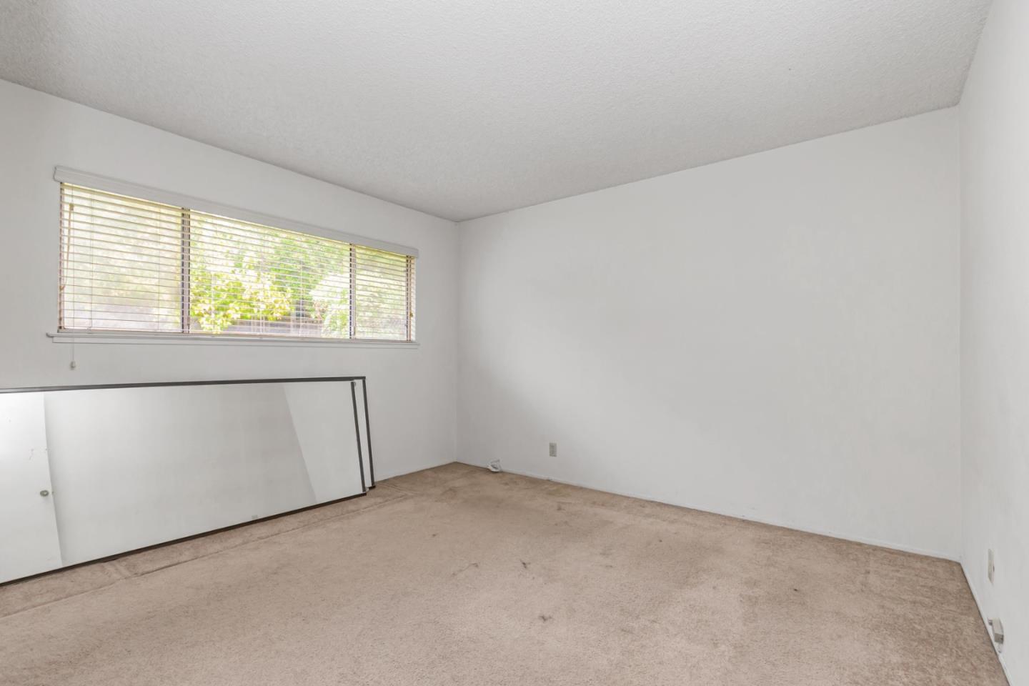 10774 Porter LN