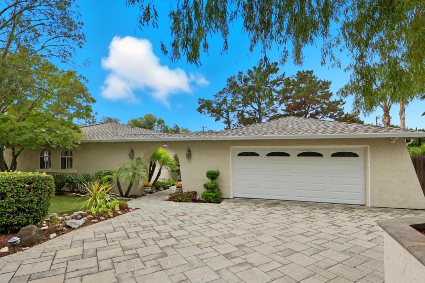 10143 Hillcrest Road