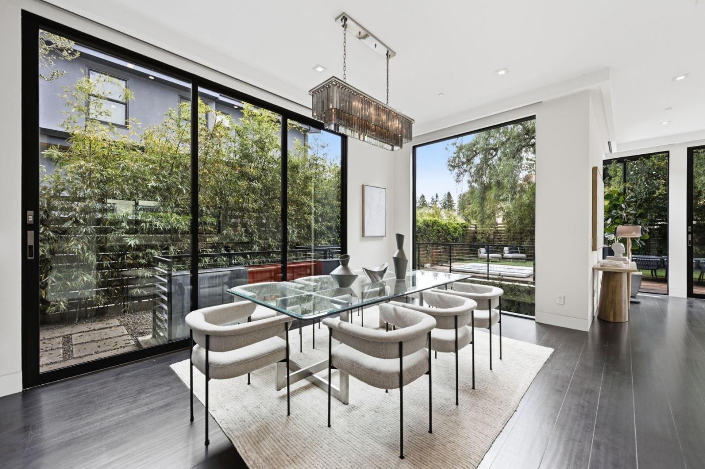 838 Cowper Street