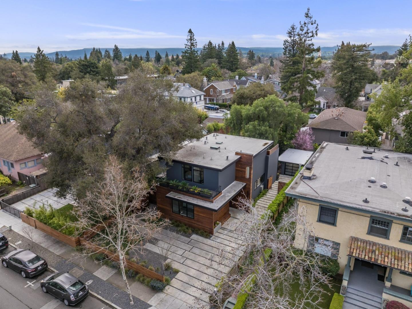 838 Cowper Street