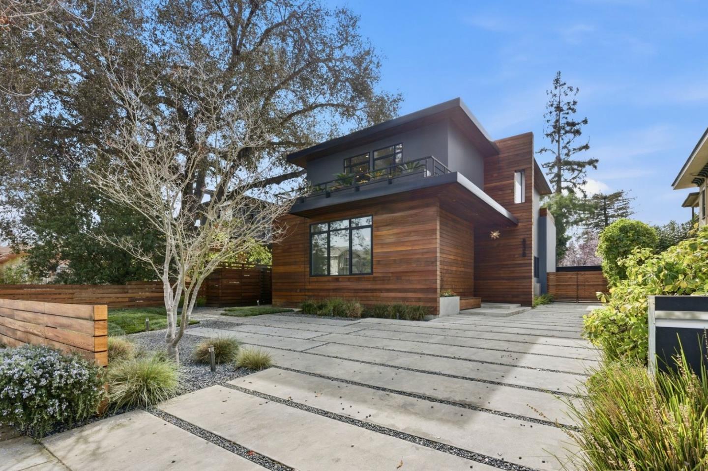 838 Cowper Street