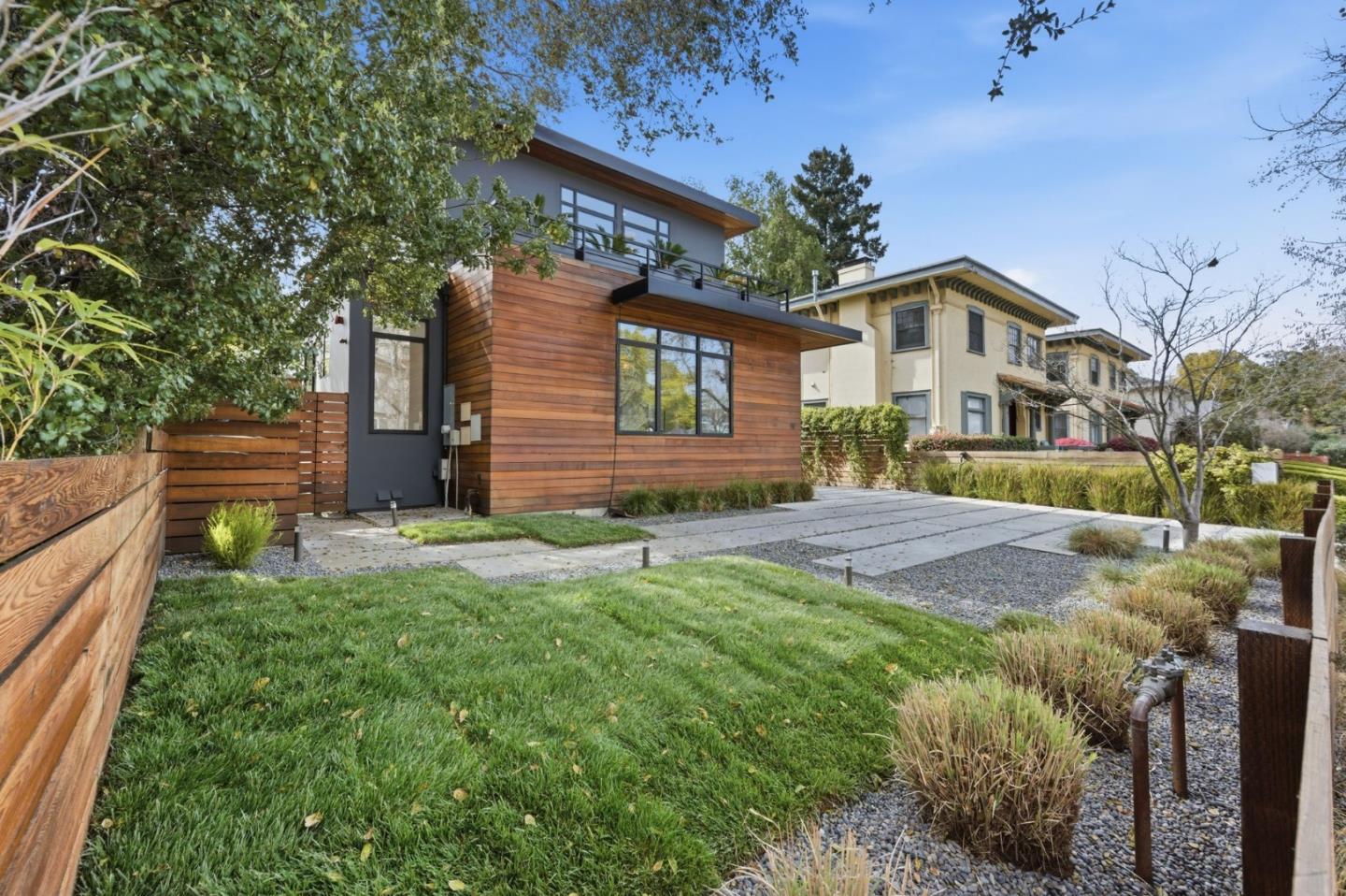 838 Cowper Street