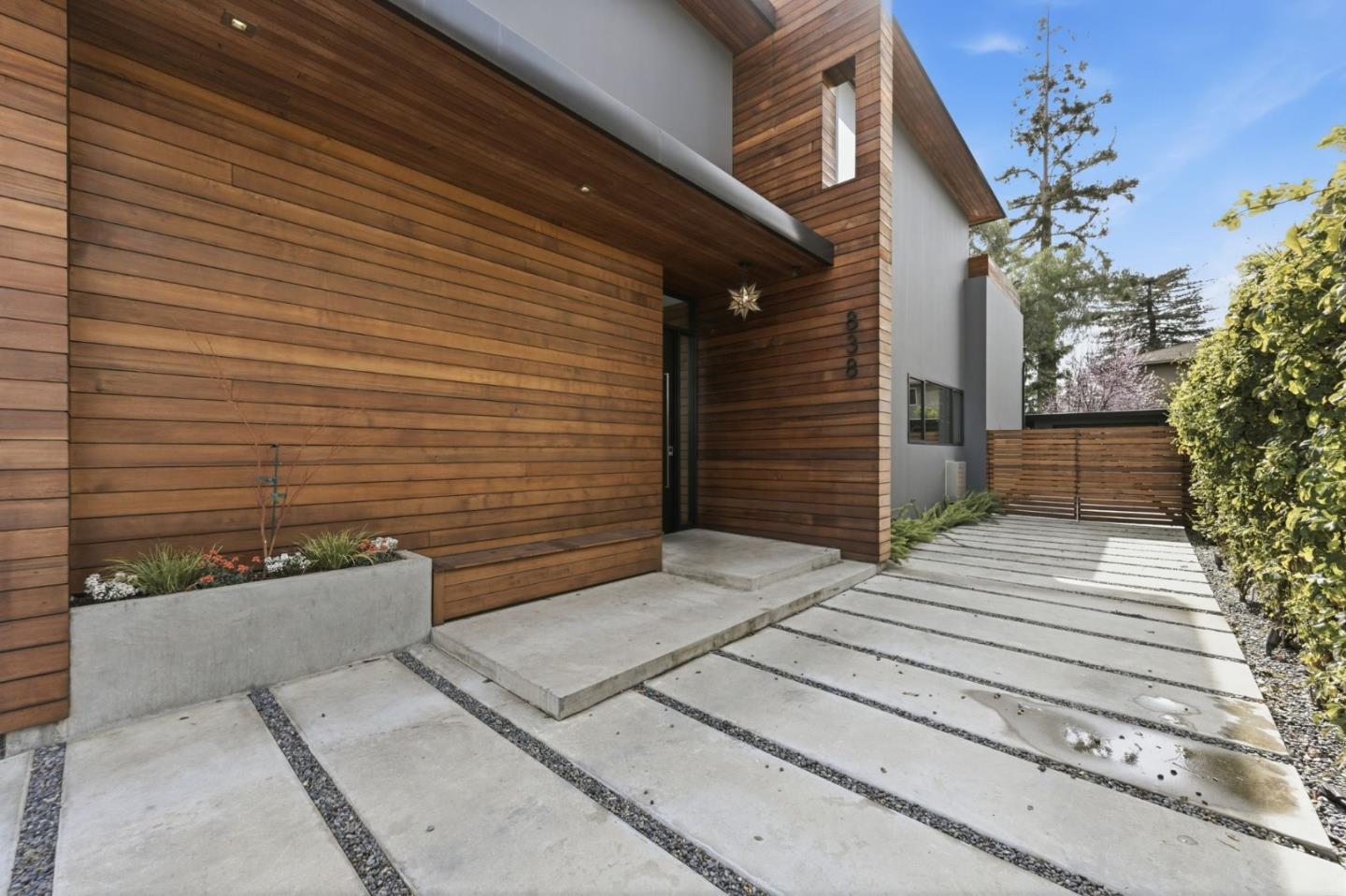 838 Cowper Street