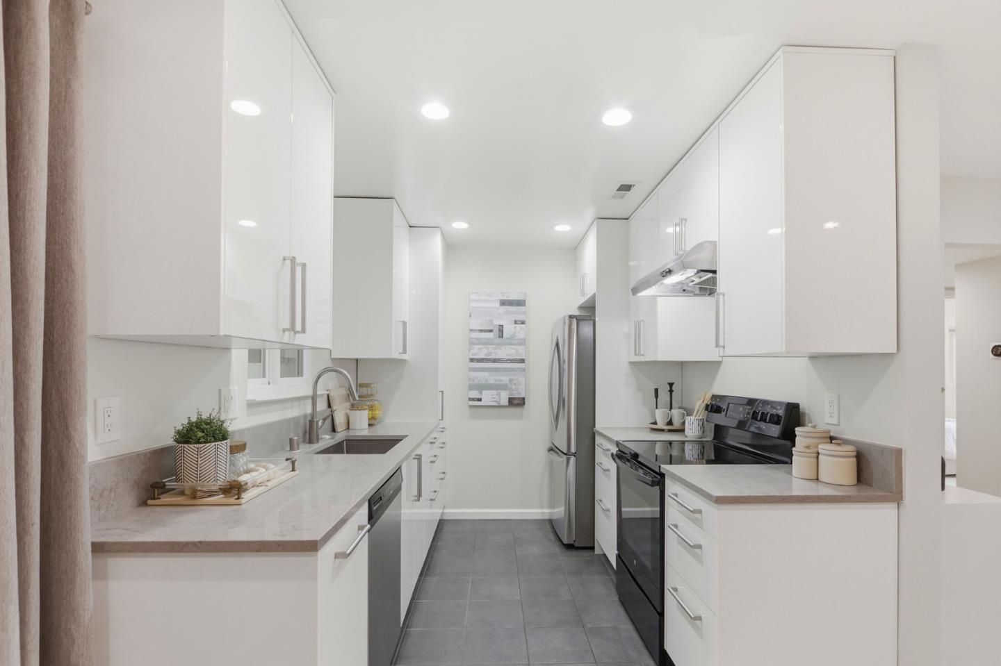 1369 Phelps Avenue 2