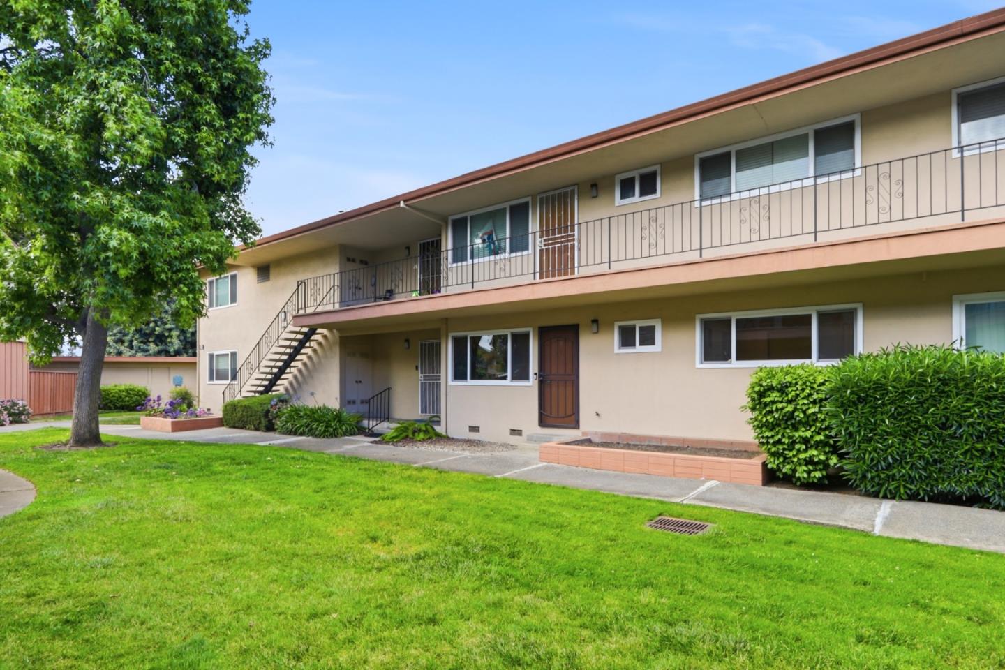 1369 Phelps Avenue 2