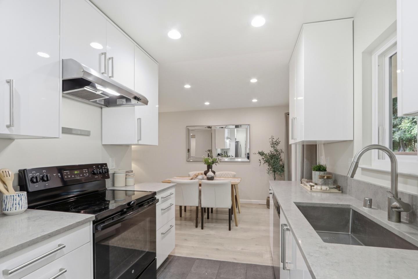 1369 Phelps Avenue 2