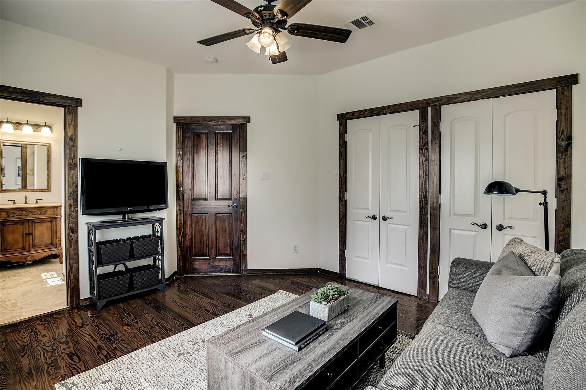 1426 W 21st Street Unit: E
