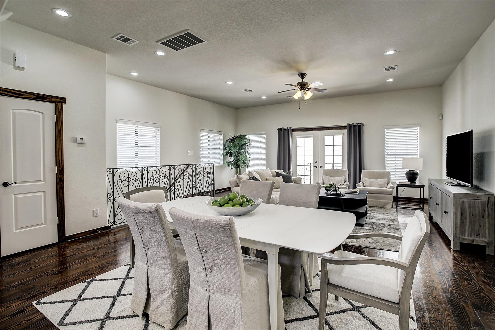 1426 W 21st Street Unit: E