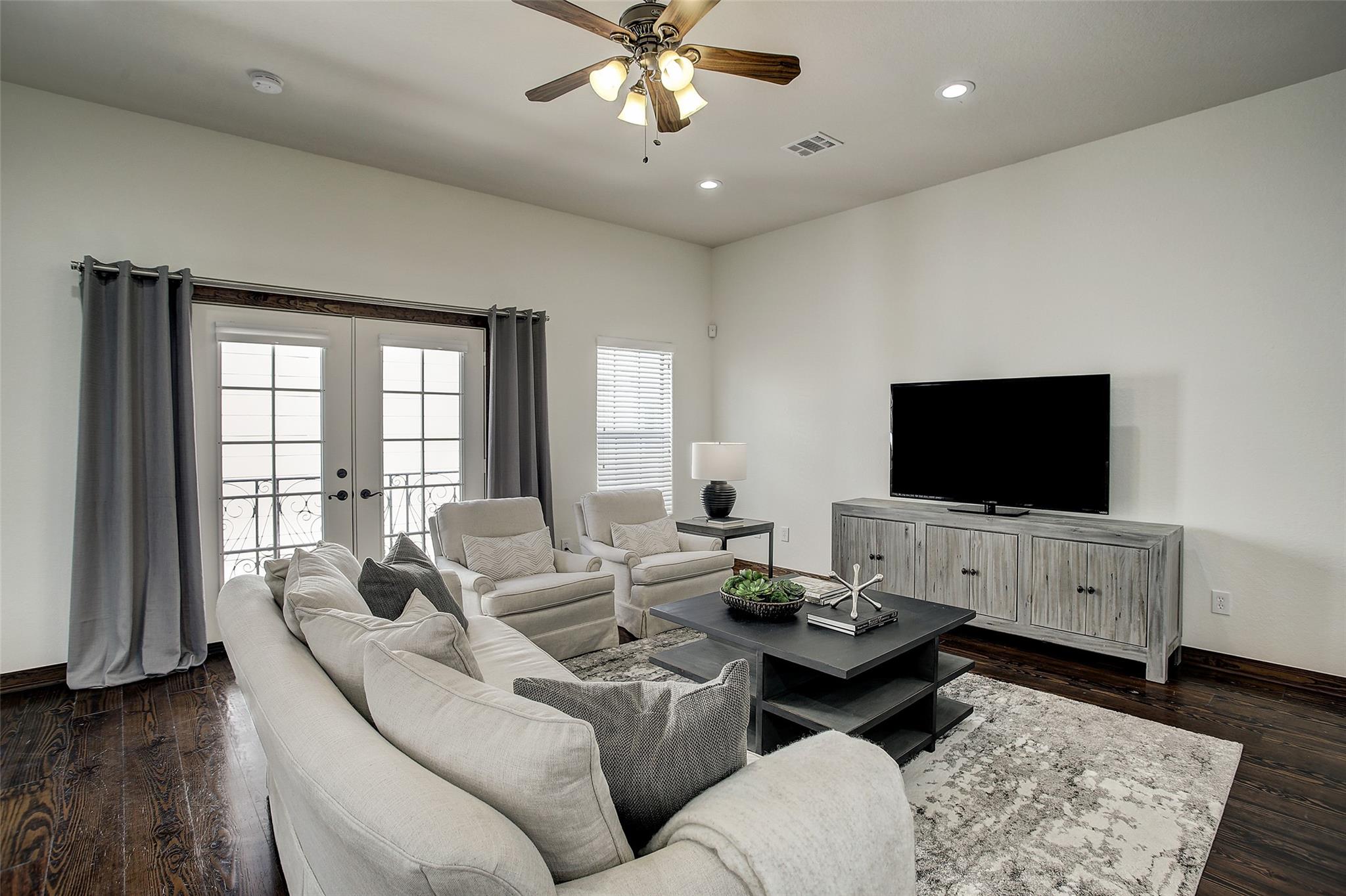 1426 W 21st Street Unit: E