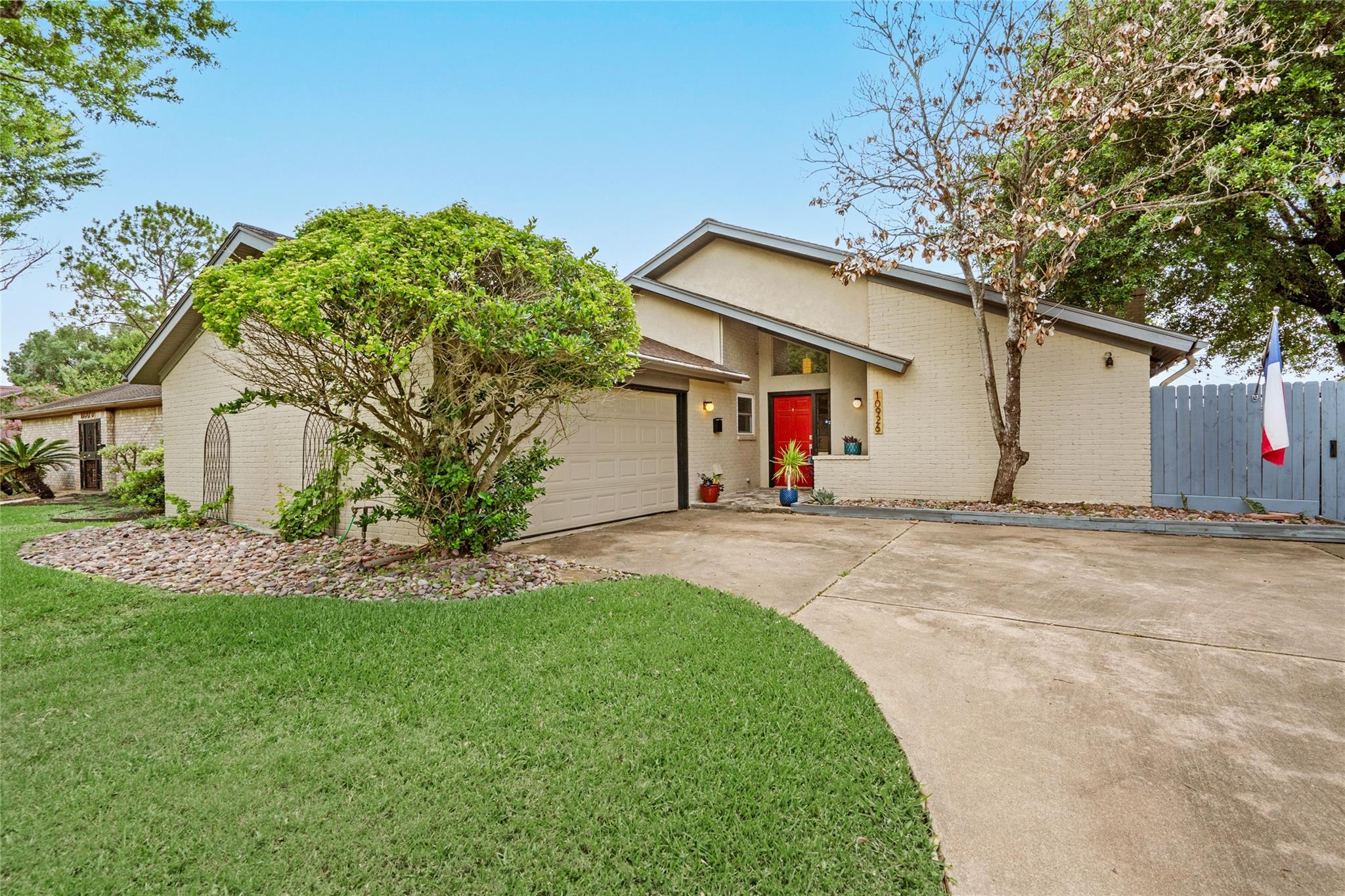 10926 Bob White Drive
