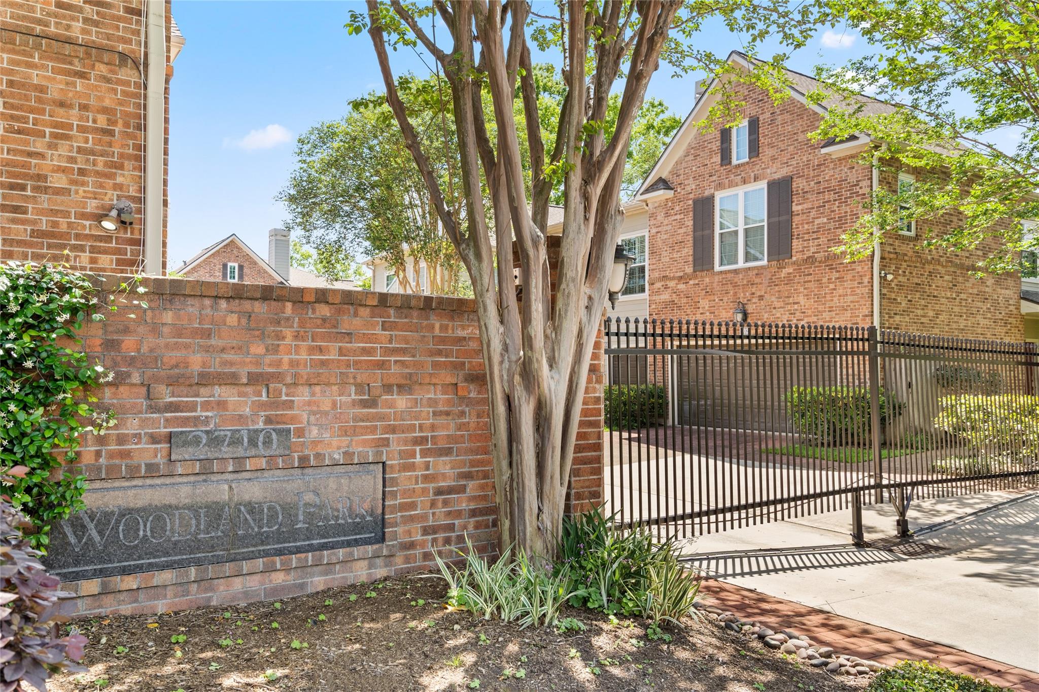 2710 N Sabine Street #108