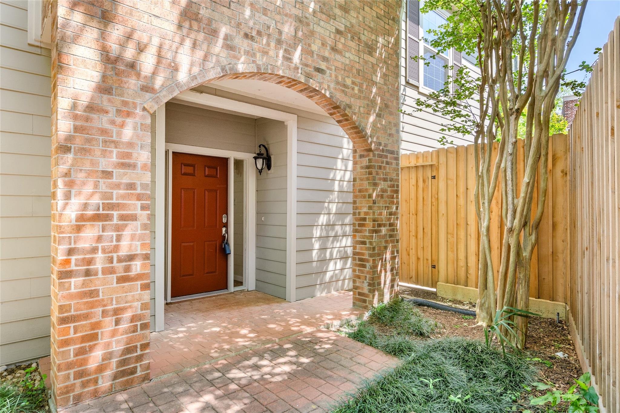 2710 N Sabine Street #108