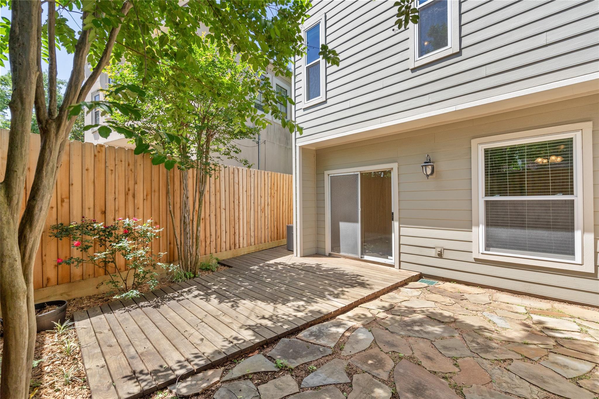 2710 N Sabine Street #108