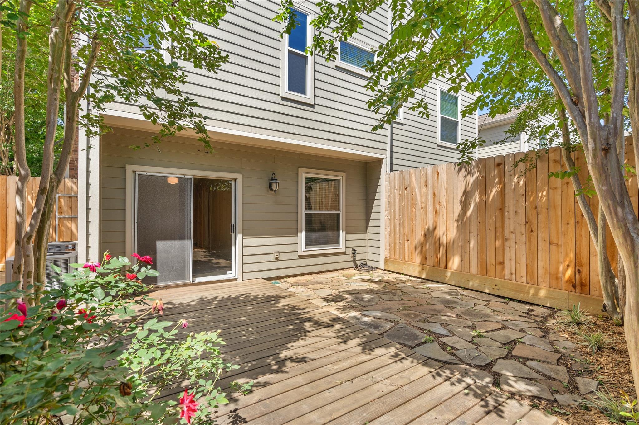 2710 N Sabine Street #108