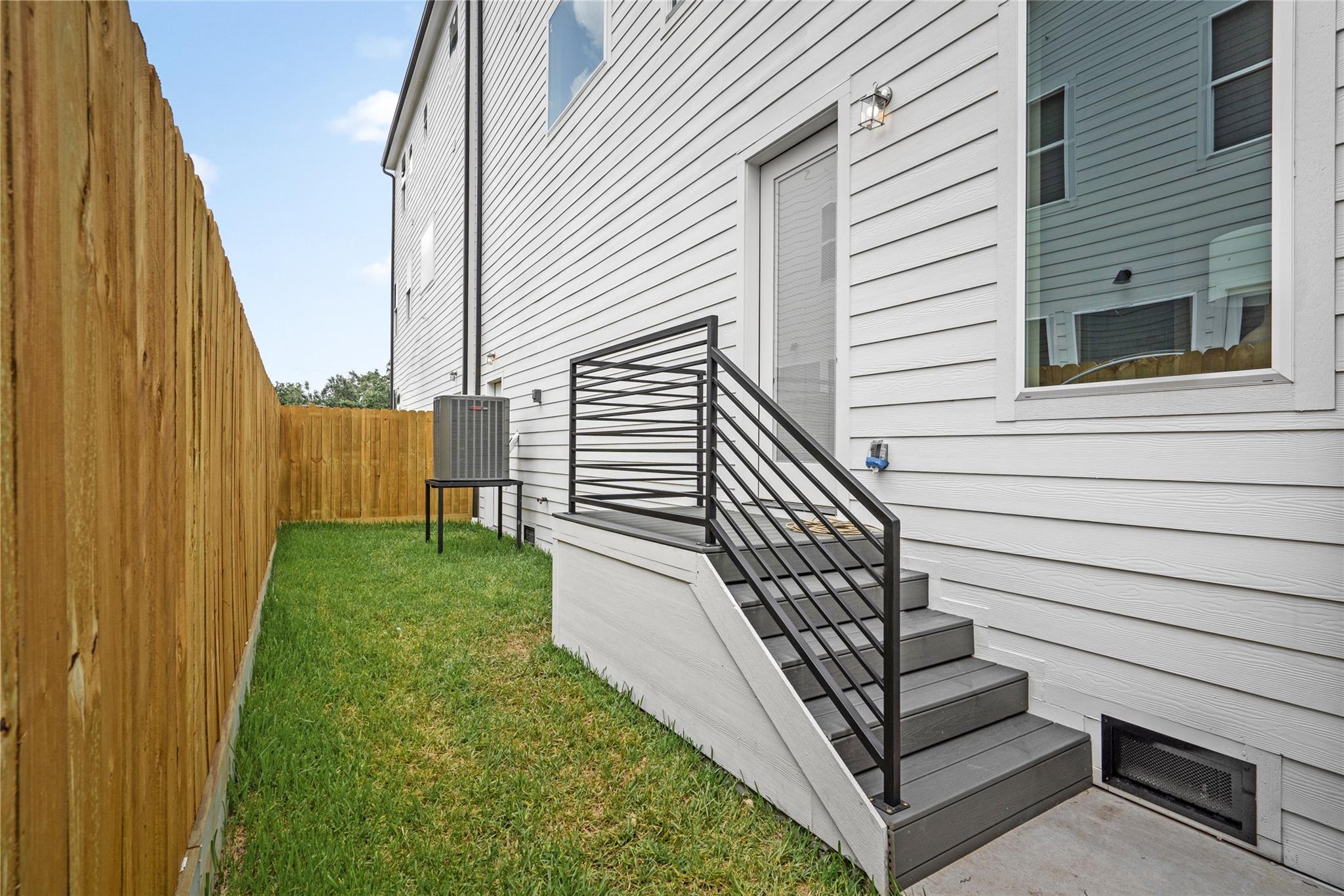 819 E 32nd 1/2 Street