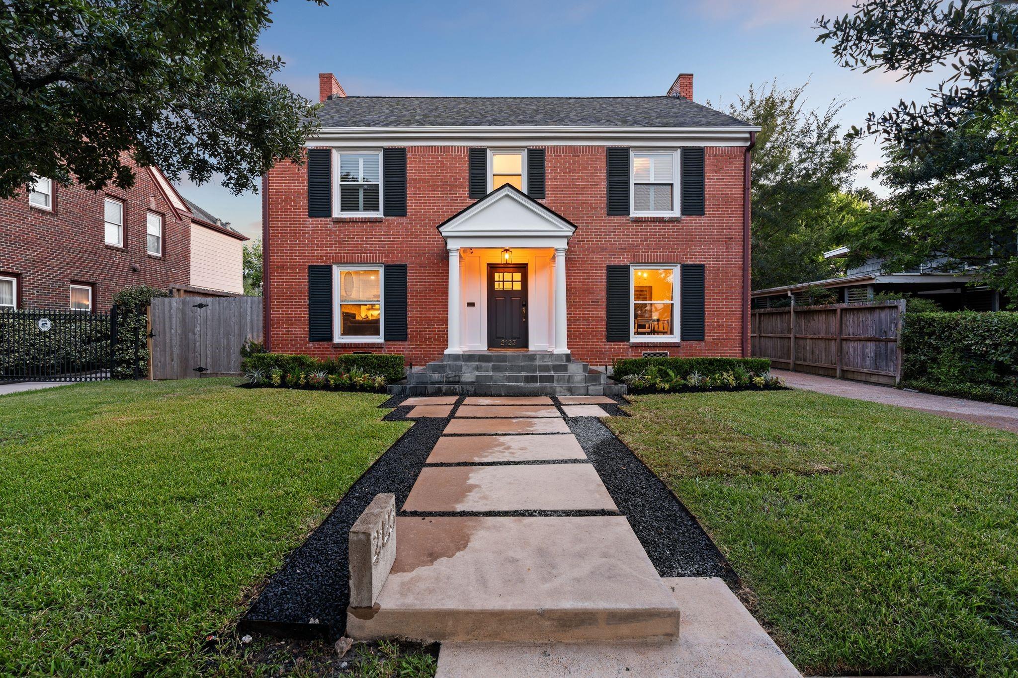 2123 University Boulevard
