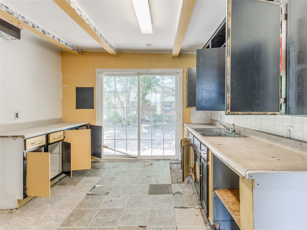 1134 E Walnut Street