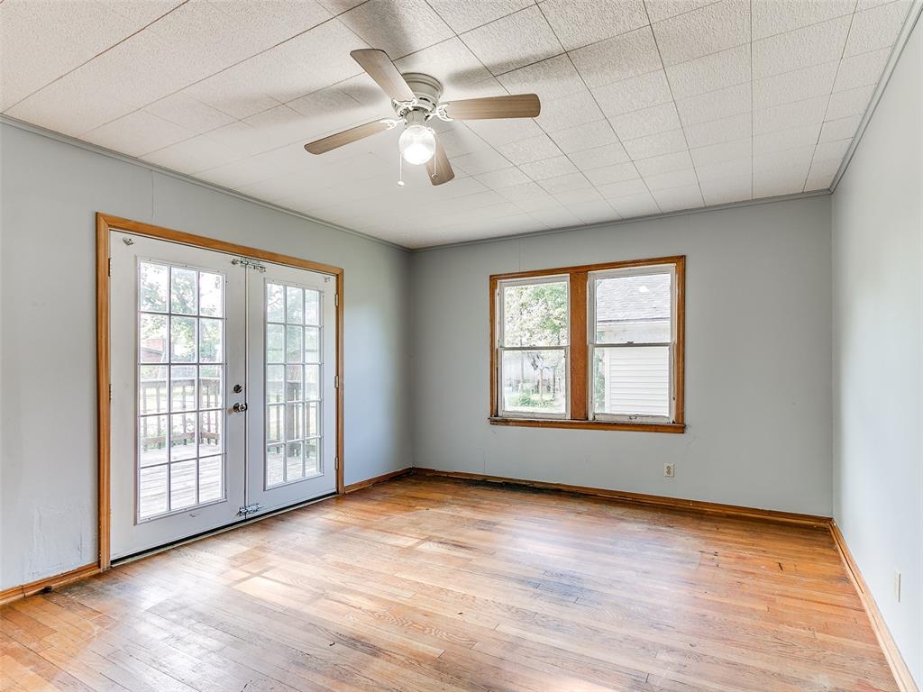 1907 N Market Avenue