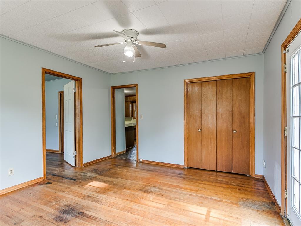 1907 N Market Avenue