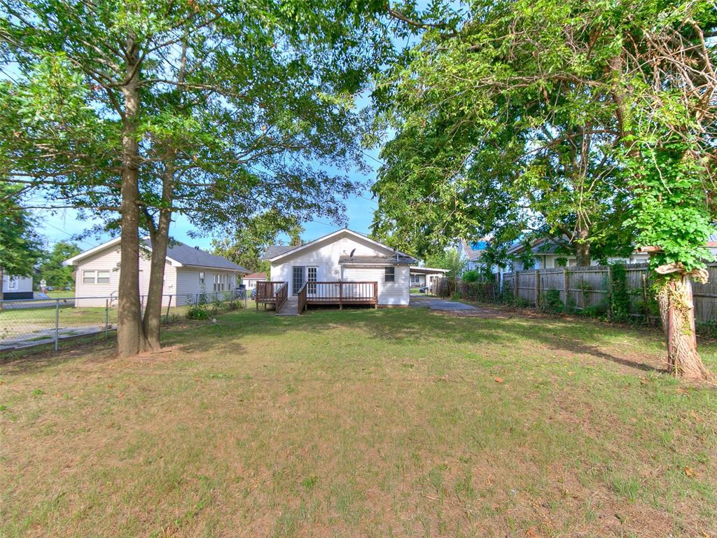 1907 N Market Avenue