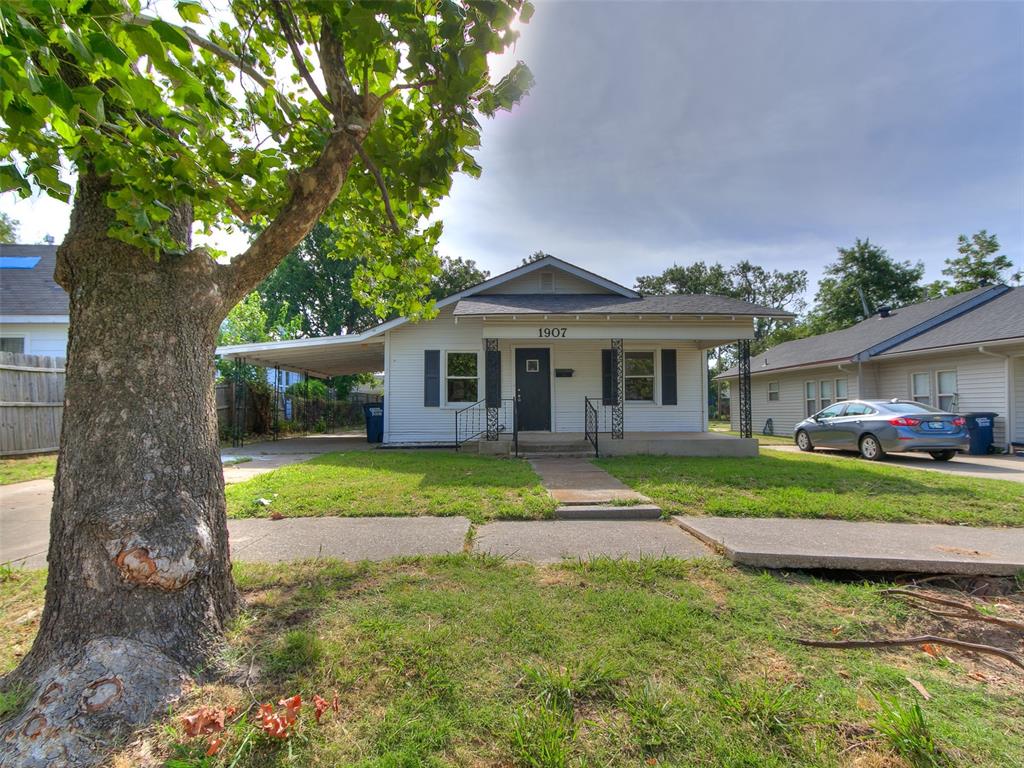 1907 N Market Avenue