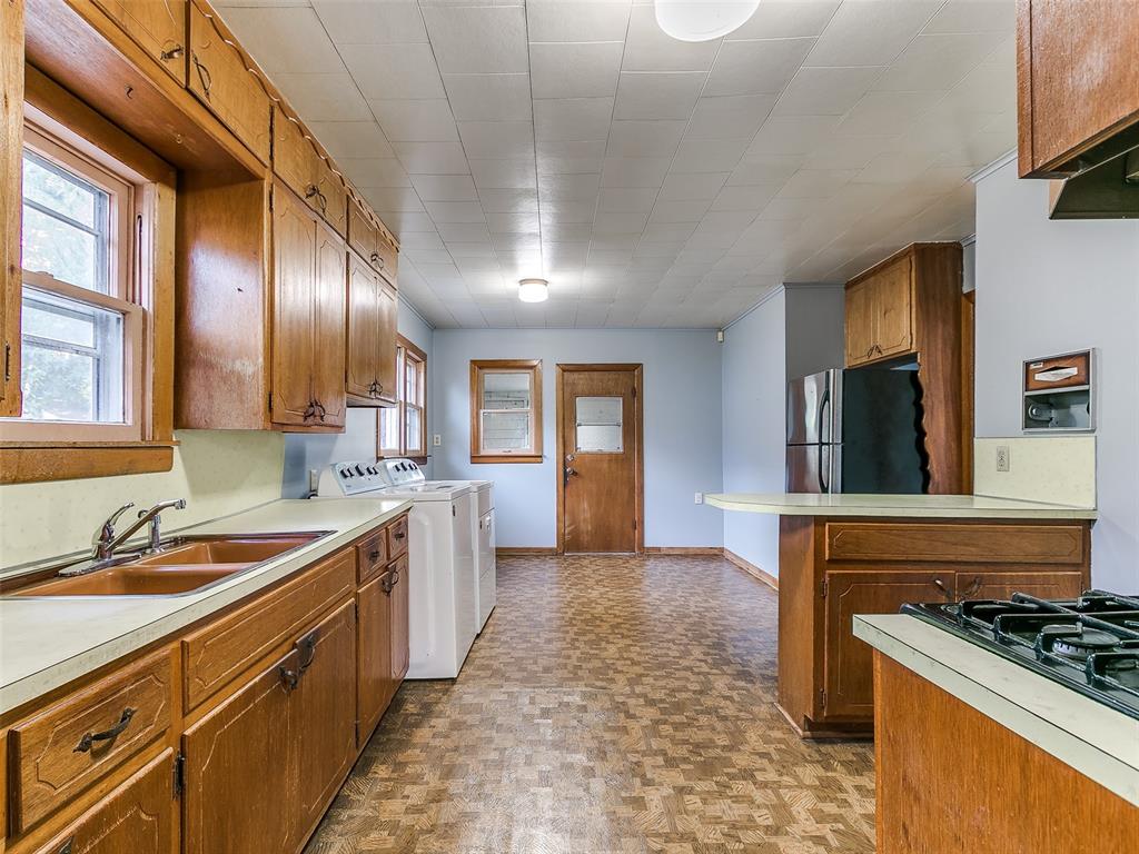 1907 N Market Avenue