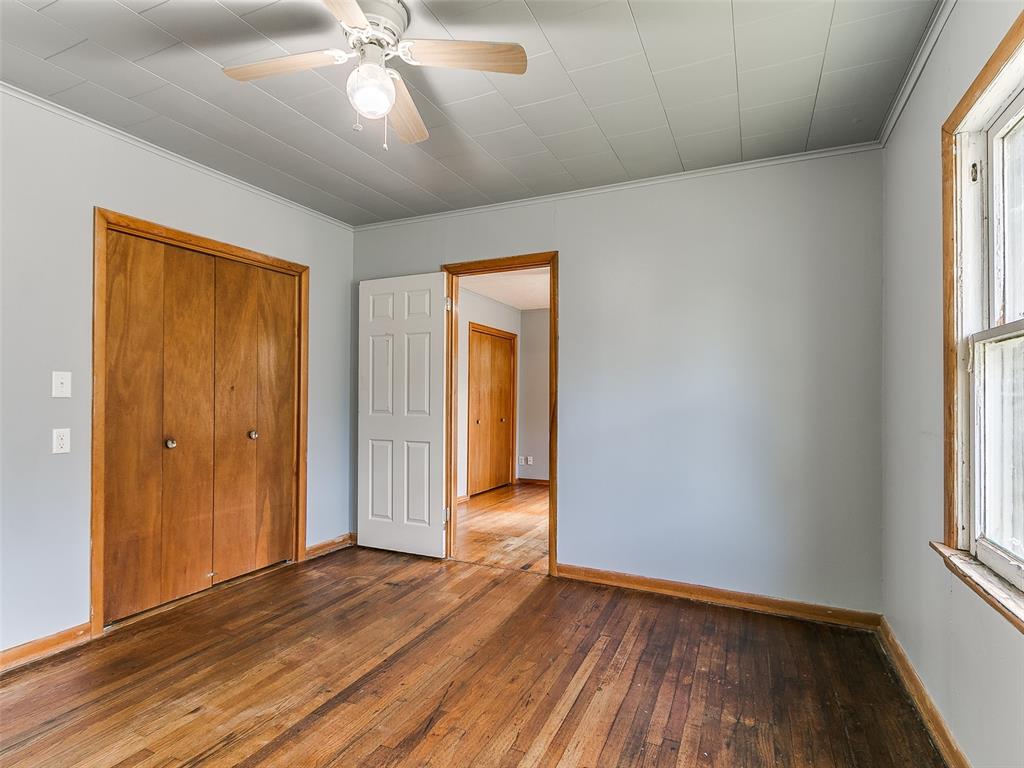 1907 N Market Avenue