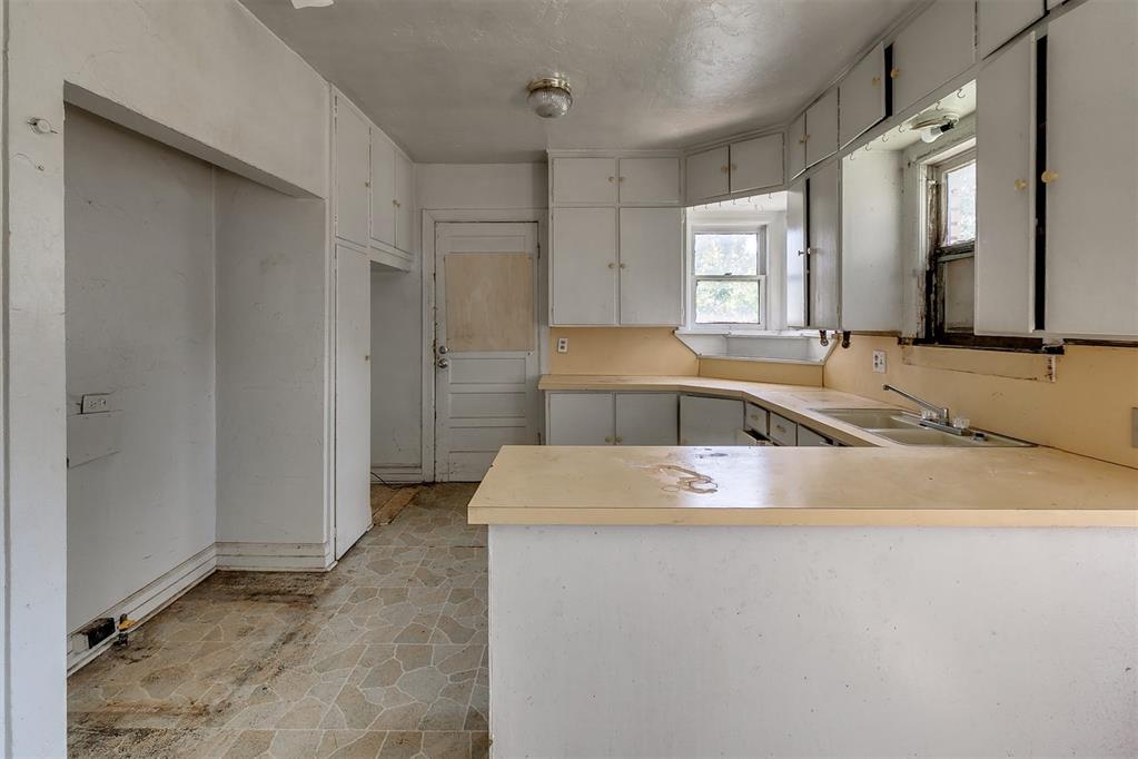 2320 E Madison Street