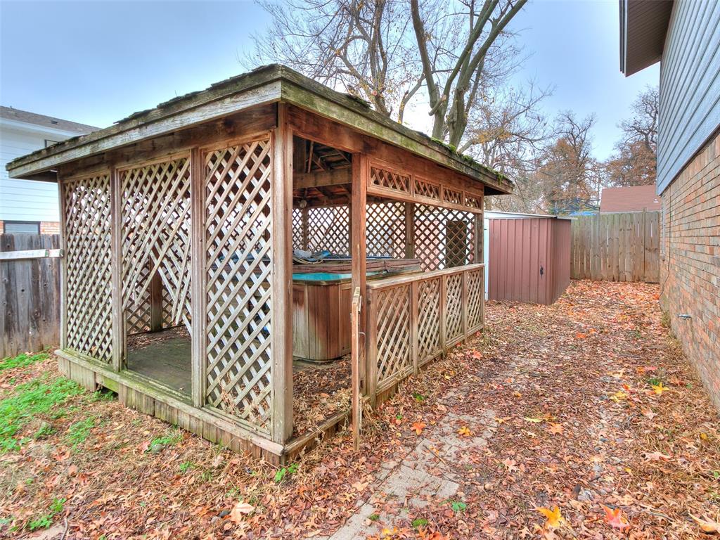 2908 N Redmond Court