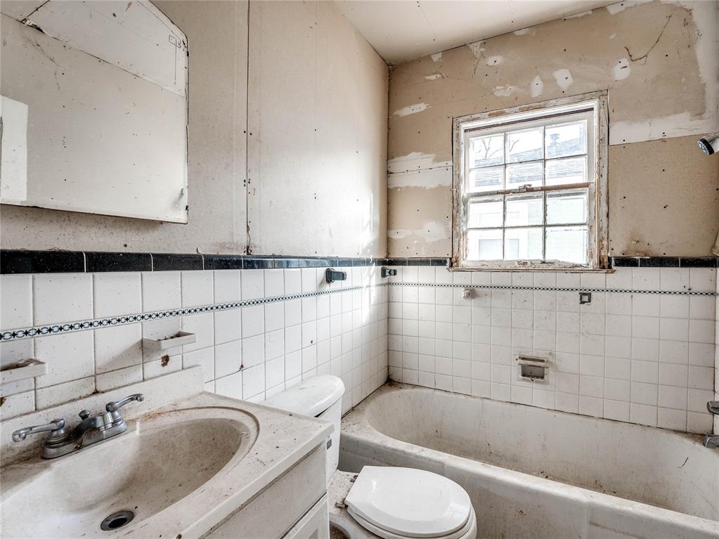 2208 N Prospect Avenue