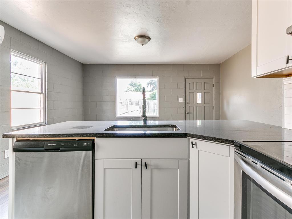 919 W Comanche Street Unit: 921