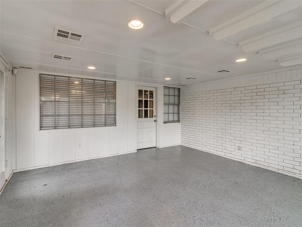 8721 Rolling Green Avenue