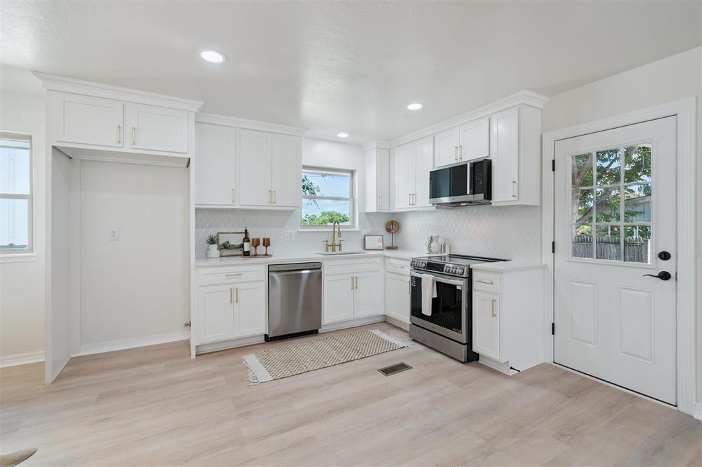 2427 NW 43rd Circle