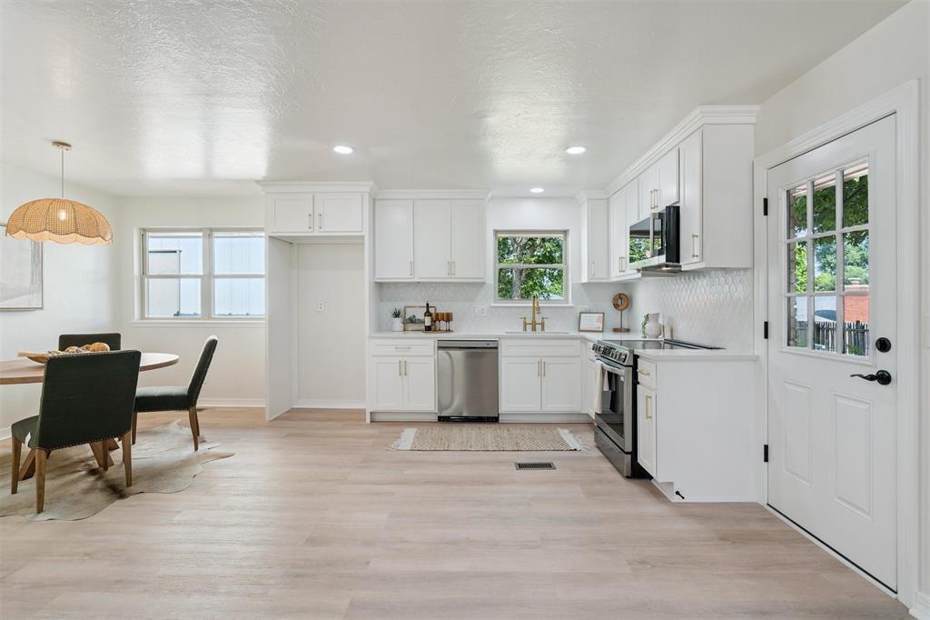 2427 NW 43rd Circle