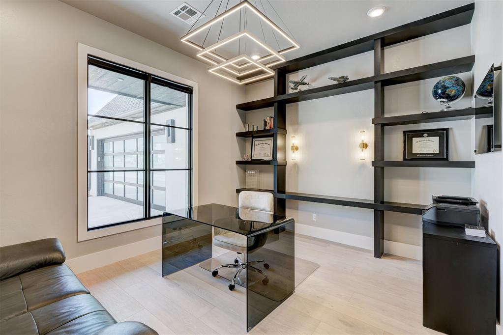22015 Cricklewood Court