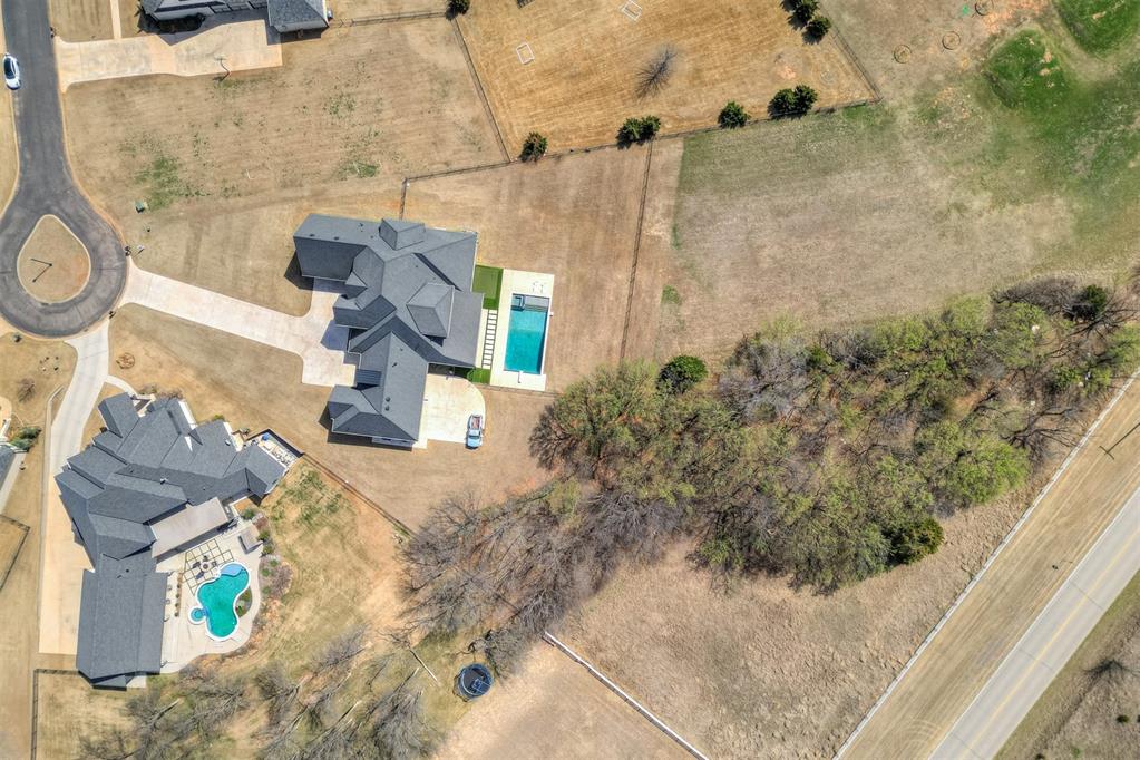 22015 Cricklewood Court