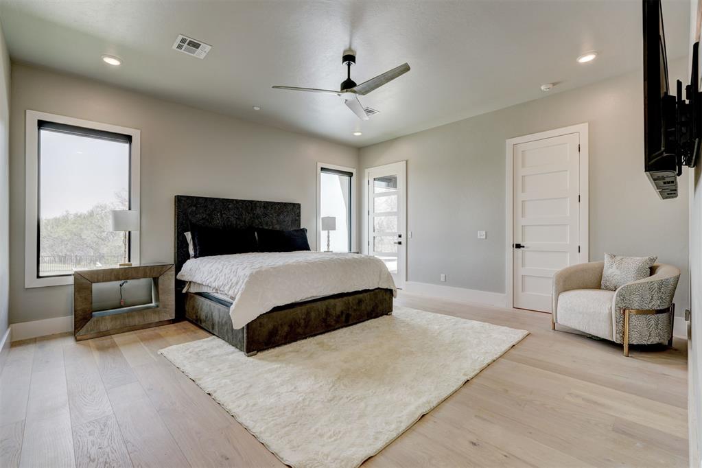 22015 Cricklewood Court