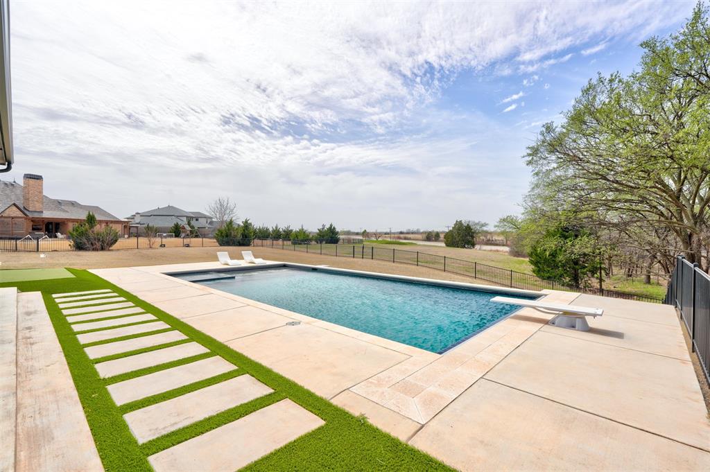 22015 Cricklewood Court